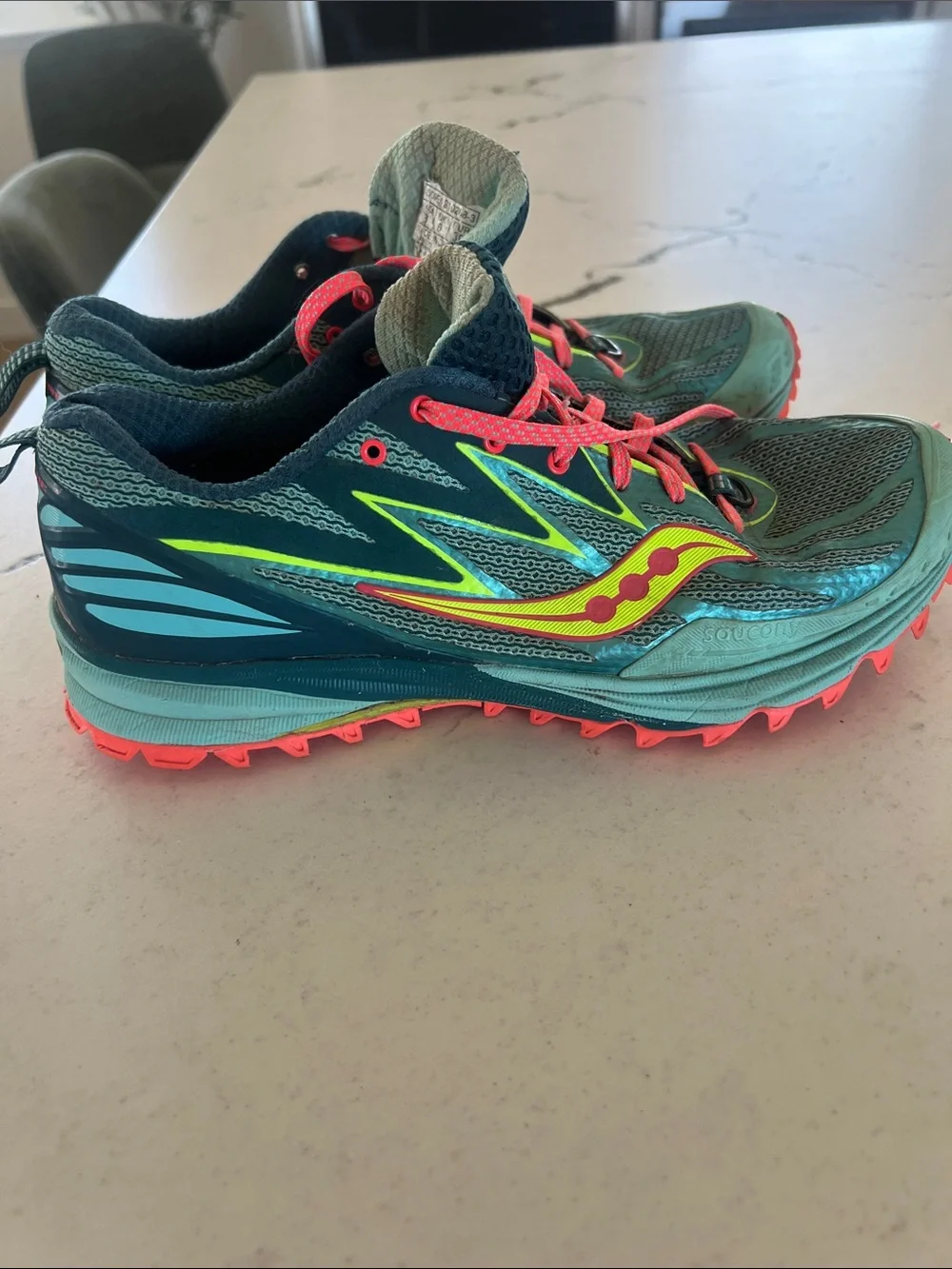 Saucony Peregrine size 8. Women's Trail Shoe Pink. Gorgeous!! Great condition.